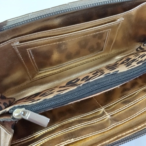 Steve Madden Saddle Quilted Wallet - Picture 15 of 16